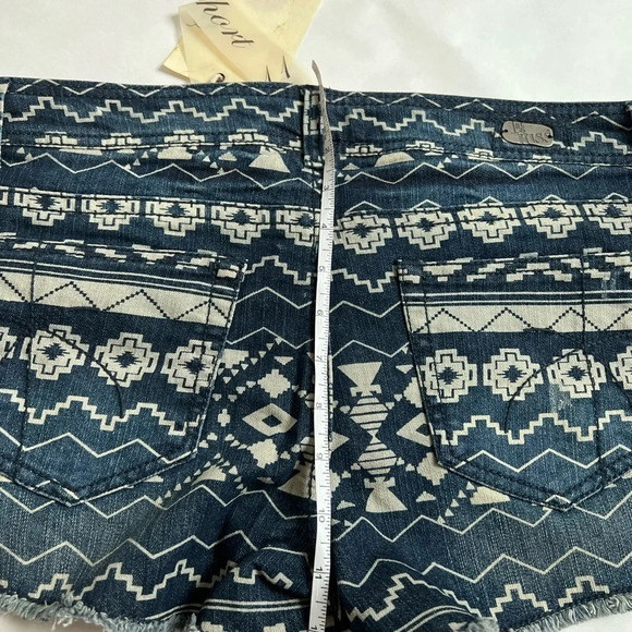 1st Kiss Shorts Size 11 Womens Stretch Mid Rise Printed Jean Blue Denim NWT - Picture 4 of 7